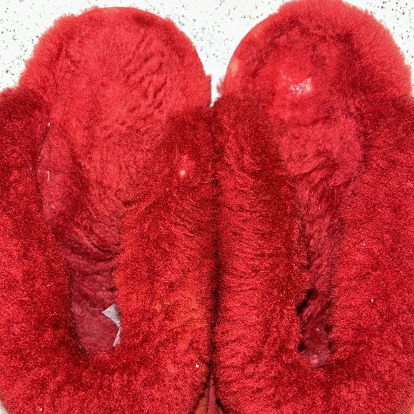 UGG Sz 9 ribbon, red coquette slippers, preowned pre-loved lots of life left - Picture 6 of 11